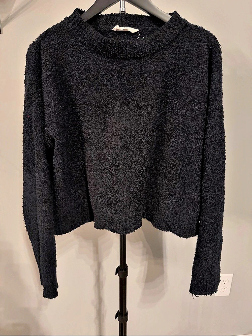 Women’s Double Zero Black Sweater Size Medium Like New